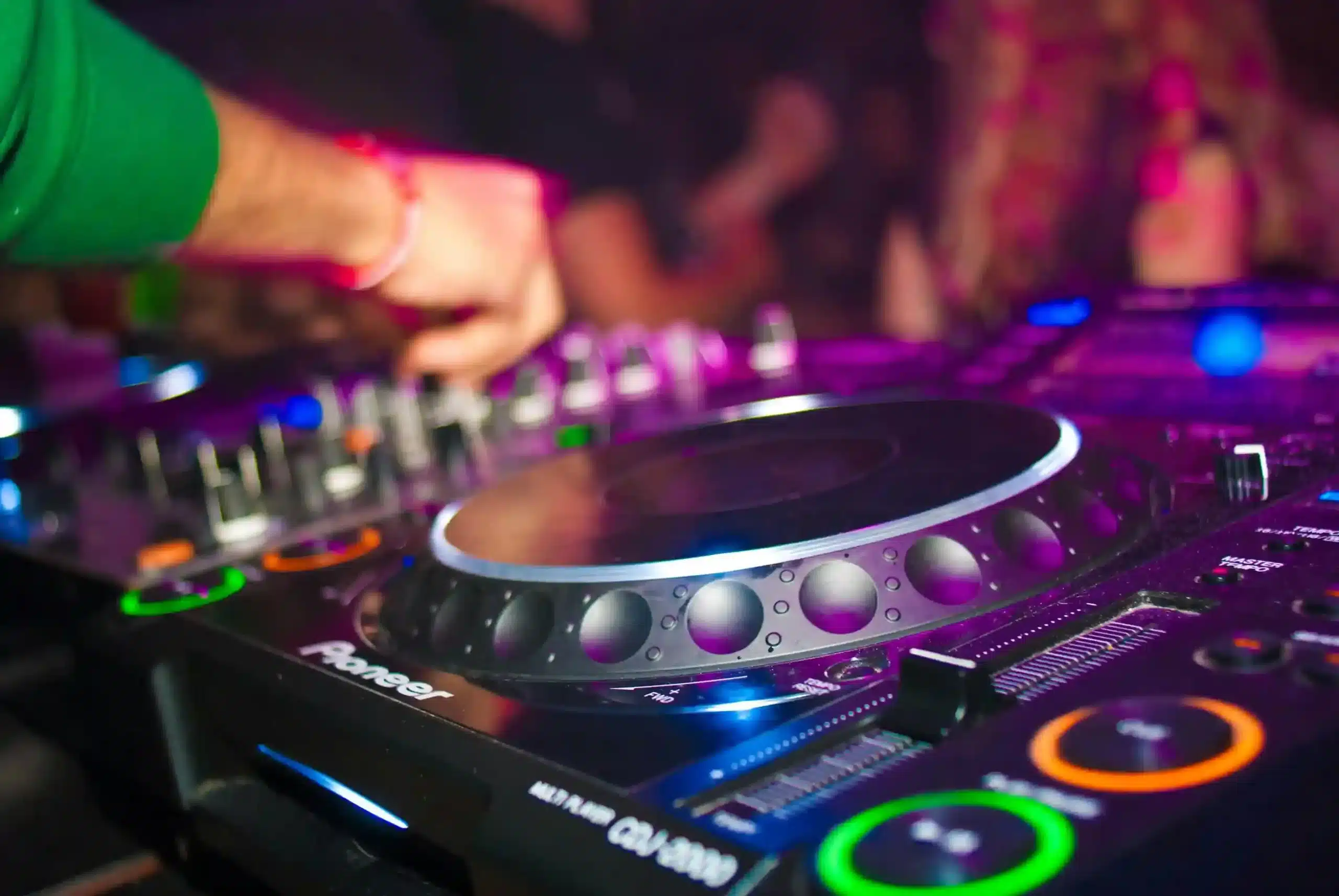 DJ mariage à Gonesse dans le Val-d'Oise (95), piste de danse et jeux de lumière